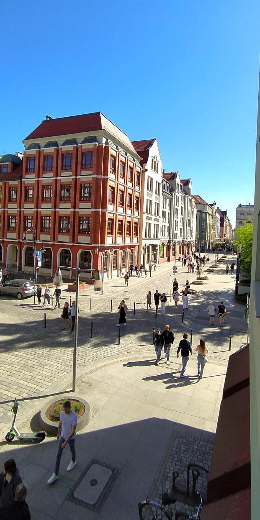 Wroclaw University Apartment *